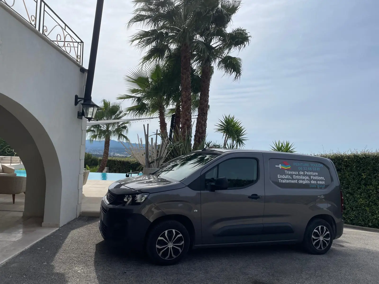 Travaux de peinture intérieure par un artisan peintre à Toulon